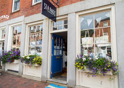 
                                	        Newburyport
                                    